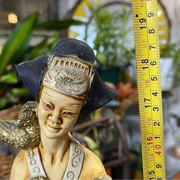 Faux ivory statue of a Geisha - Picture 14 of 15